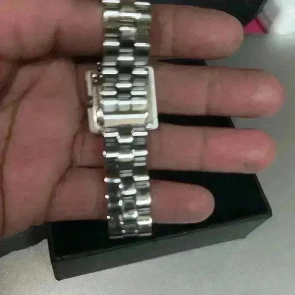 Available Authentic Gucci Women Watch - Picture 4 of 6